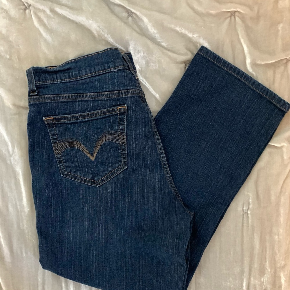 D O N A T E D 
Levi’s size 16 medium perfectly slimming straight 512 EUC - Picture 2 of 5